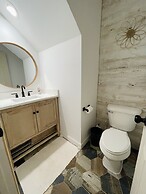 Amazing Lake House With Beach Access 4 Bedroom Home by RedAwning