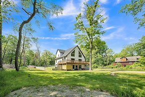 Amazing Lake House With Beach Access 4 Bedroom Home by RedAwning