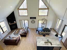 Amazing Lake House With Beach Access 4 Bedroom Home by RedAwning