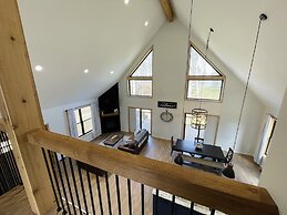 Amazing Lake House With Beach Access 4 Bedroom Home by RedAwning