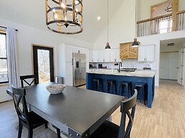 Amazing Lake House With Beach Access 4 Bedroom Home by RedAwning