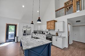 Amazing Lake House With Beach Access 4 Bedroom Home by RedAwning