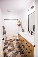 Amazing Lake House With Beach Access 4 Bedroom Home by RedAwning