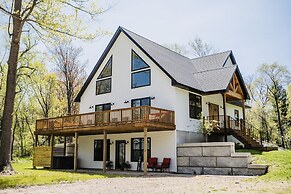 Amazing Lake House With Beach Access 4 Bedroom Home by RedAwning