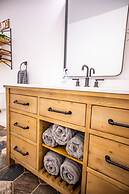 Amazing Lake House With Beach Access 4 Bedroom Home by RedAwning