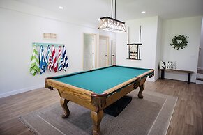 Amazing Lake House With Beach Access 4 Bedroom Home by RedAwning