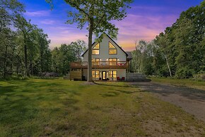 Amazing Lake House With Beach Access 4 Bedroom Home by RedAwning