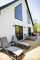 Amazing Lake House With Beach Access 4 Bedroom Home by RedAwning