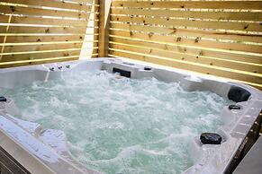 Amazing Lake House With Beach Access 4 Bedroom Home by RedAwning