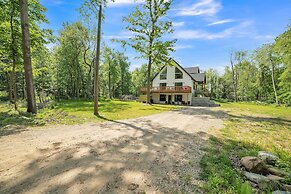 Amazing Lake House With Beach Access 4 Bedroom Home by RedAwning