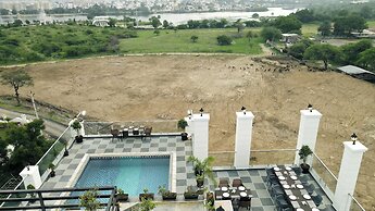 Lake View Hotel Revaas