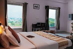 Lake View Hotel Revaas