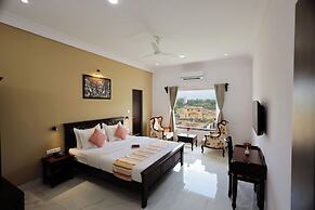 Lake View Hotel Revaas