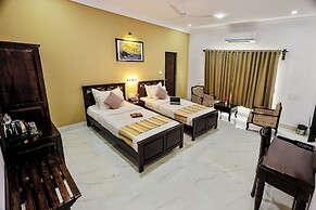 Lake View Hotel Revaas