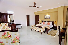 Lake View Hotel Revaas