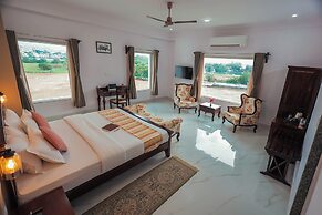 Lake View Hotel Revaas