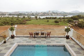 Lake View Hotel Revaas