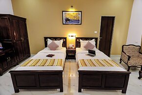 Lake View Hotel Revaas