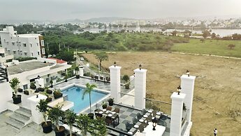 Lake View Hotel Revaas