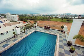 Lake View Hotel Revaas