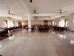 Lake View Hotel Revaas