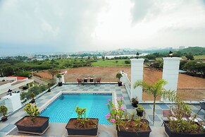 Lake View Hotel Revaas