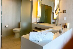 OneLuxStay at W Residences