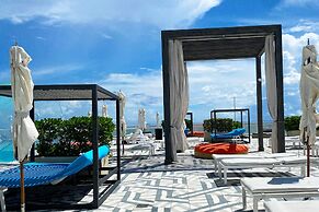 OneLuxStay at W Residences