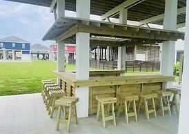 On Deck 4 Bedroom Home by RedAwning