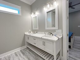 On Deck 4 Bedroom Home by RedAwning