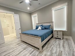 On Deck 4 Bedroom Home by RedAwning