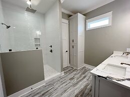 On Deck 4 Bedroom Home by RedAwning