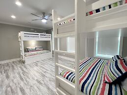 On Deck 4 Bedroom Home by RedAwning