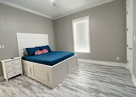 On Deck 4 Bedroom Home by RedAwning