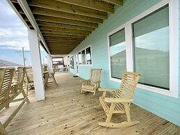 On Deck 4 Bedroom Home by RedAwning