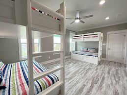 On Deck 4 Bedroom Home by RedAwning