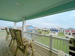 On Deck 4 Bedroom Home by RedAwning