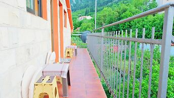 Sea View Cozy Flat 1 Min to Beach in Montenegro