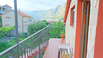 Sea View Cozy Flat 1 Min to Beach in Montenegro