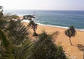 Sri Lanka Beach House Hotel and SPA