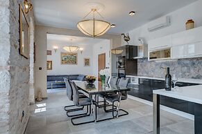 Grand Promenade Suite - Tale Of The Sea