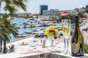 Grand Promenade Suite - Tale Of The Sea