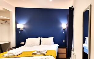 Modern 6 Bedroom 4 Bath House w Parking