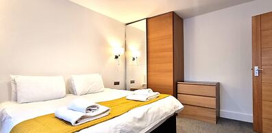 Modern 6 Bedroom 4 Bath House w Parking