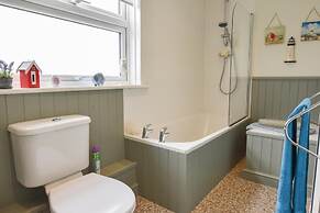 Boat House Located in the Sailing Mecca of Cowes