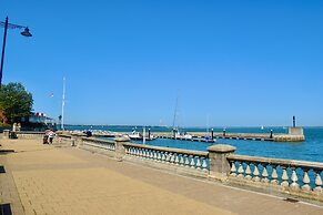 Boat House Located in the Sailing Mecca of Cowes