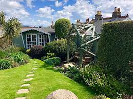 Mulberry Cottage Coastal Holiday Home