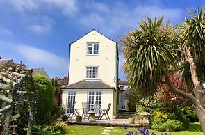 Mulberry Cottage Coastal Holiday Home