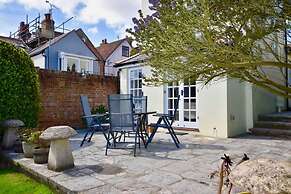 Mulberry Cottage Coastal Holiday Home