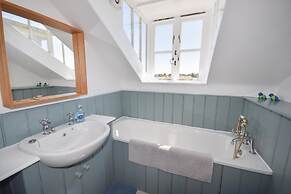 Arden Villa With Sea Views